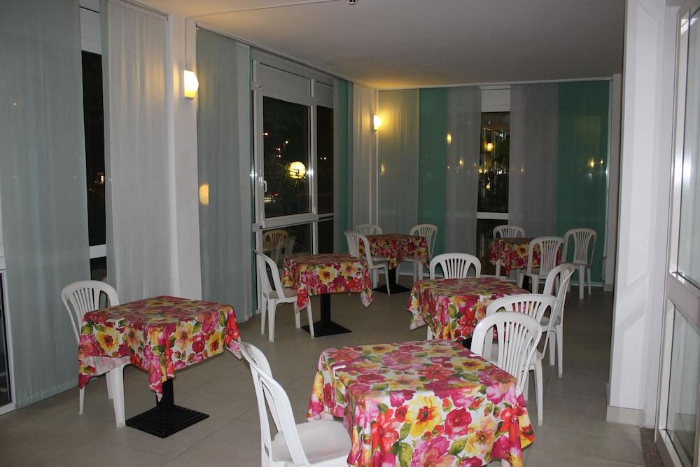 Hotel La Torretta Bramante Rimini Esterno foto